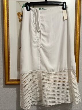 NEW - Adiva White Lightweight Lined Skirt with Open Fabric Hem